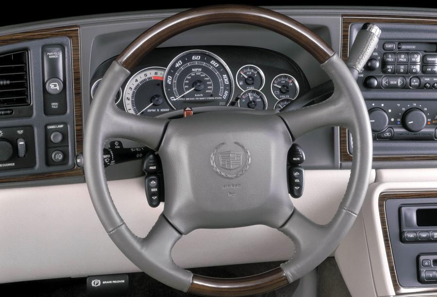  Cadillac Escalade 2002 года  (фото 15 из 47)